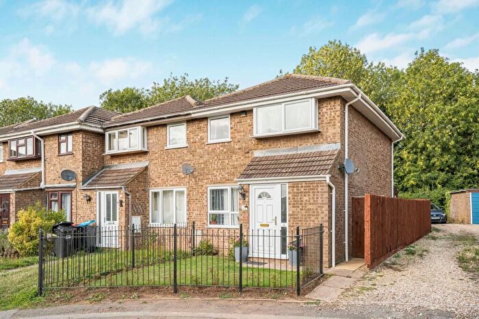 3 Bedroom Semi-Detached House For Sale In Elmhurst Close, Milton Keynes, MK4