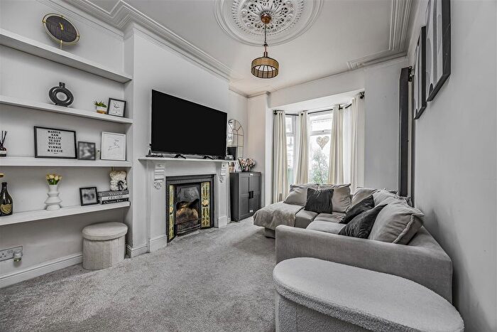 3 Bedroom Terraced House For Sale In Lyndhurst Road, Portsmouth, PO2