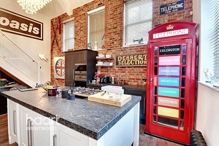 1 Bedroom Flat For Sale In Kensington Way, Brentwood, CM14