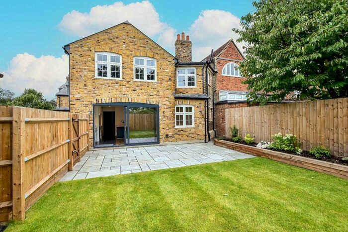 3 Bedroom Property To Rent In High Street, Abbots Langley, WD5