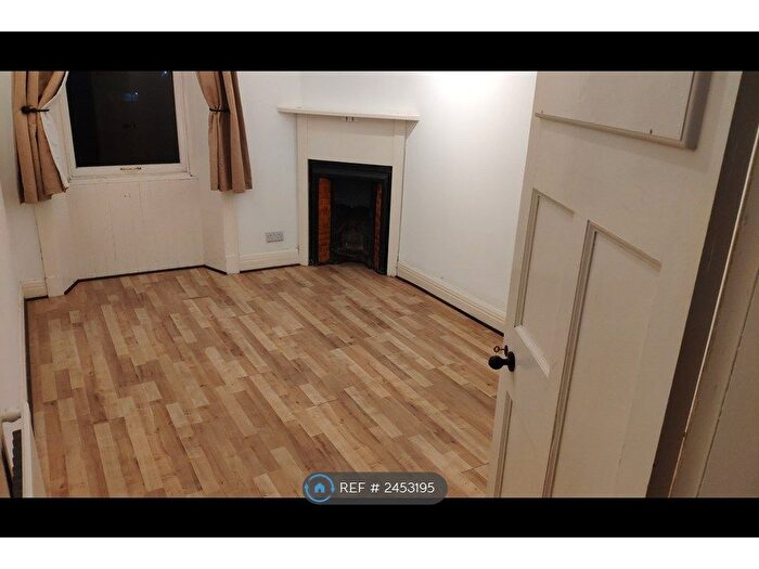 2 Bedroom Flat To Rent In Kemp Street, Hamilton, ML3