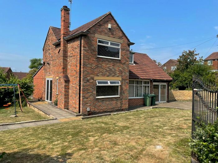 5 Bedroom Detached House To Rent In Springwood Hall Gardens, Huddersfield, HD1