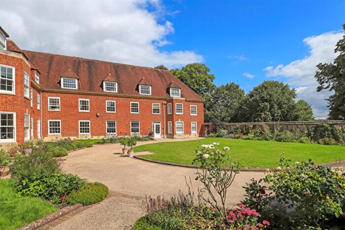 1 Bedroom Flat To Rent In The Close, Salisbury, SP1