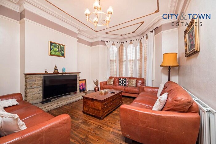 5 Bedroom Terraced House For Sale In Farleigh Road, London, N16