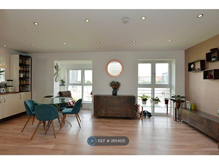 2 Bedroom Flat To Rent In Fitzwilliam Mews, London, E16