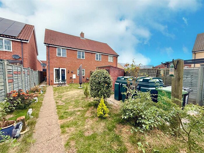 3 Bedroom Semi Detached House For Sale In Wilson Road, Stalham, NR12