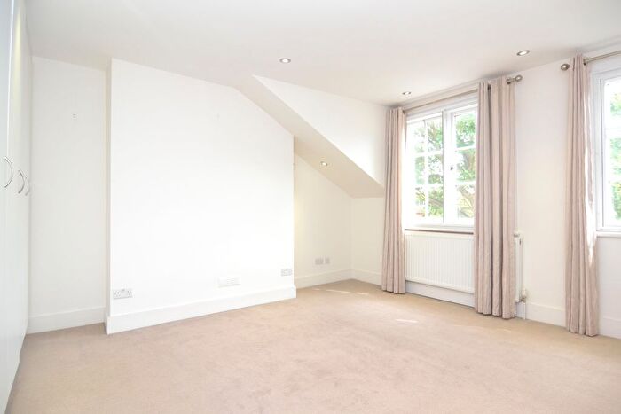 1 Bedroom Flat To Rent In Kings Road, Richmond, TW10
