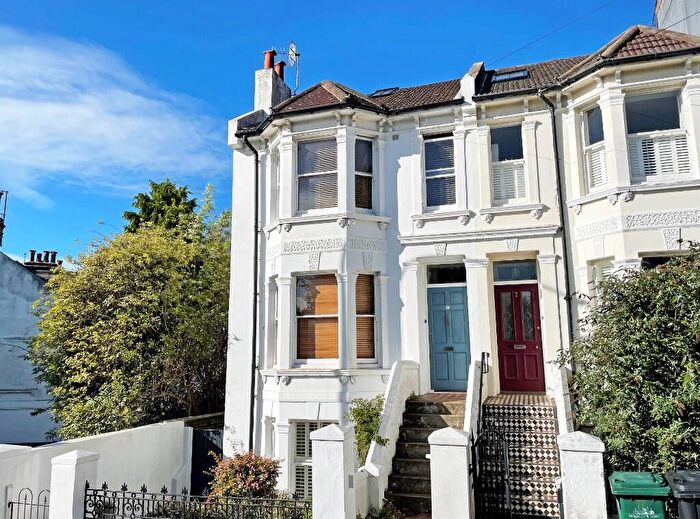 3 Bedroom Flat For Sale In Cleveland Road -, BN1