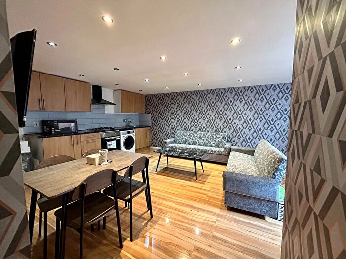 2 Bedroom Flat To Rent In Ridge Hill, London, NW11