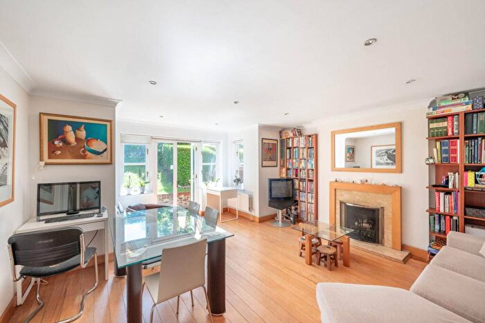 3 Bedroom Flat For Sale In Platts Lane, Hampstead, London, NW3