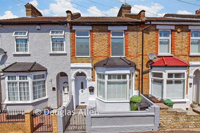 2 Bedroom Terraced House For Sale In George Road, Chingford, E4