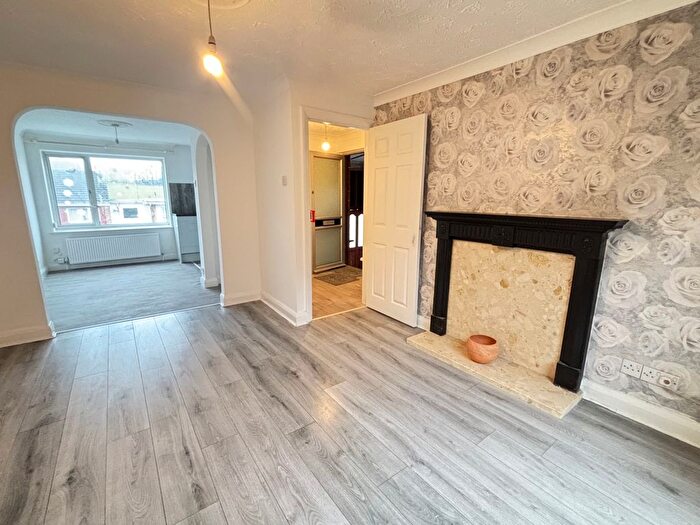 3 Bedroom Town House To Rent In Farm View Road, Rotherham, S61