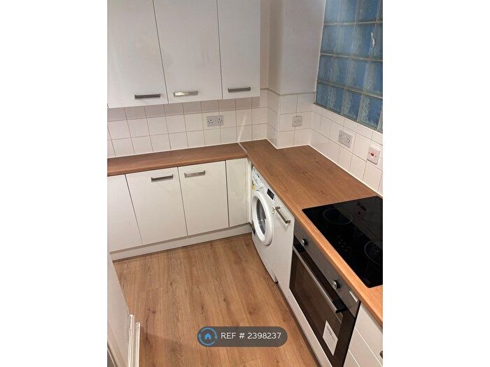 3 Bedroom Flat To Rent In Sandyford Place, Glasgow, G3