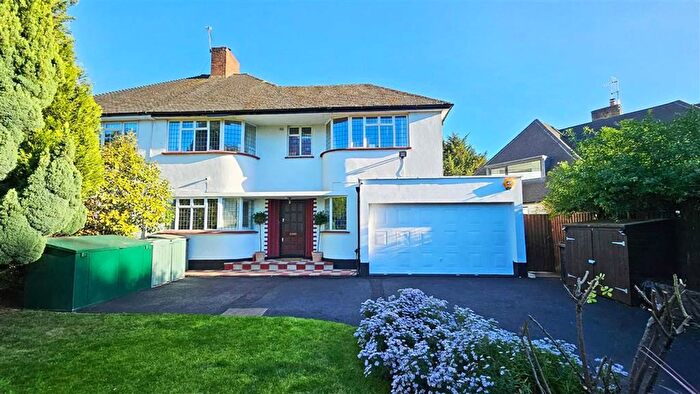 4 Bedroom Semi-Detached House For Sale In Clarence Avenue, Clapham, SW4