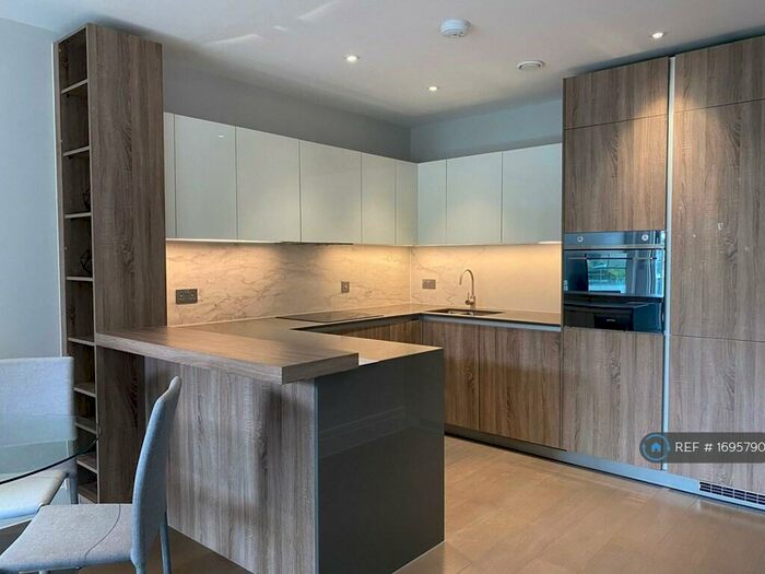 2 Bedroom Flat To Rent In Hamond Court, Kingston Upon Thames, KT2