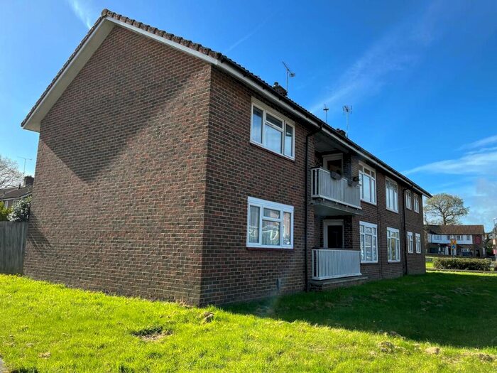 2 Bedroom Flat To Rent In West Green, RH11