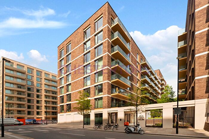 2 Bedroom Flat To Rent In Royal Crest Avenue, Silvertown, E16