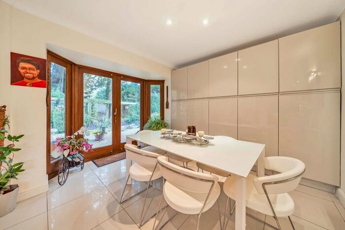5 Bedroom Detached House For Sale In Maidenhead, Berkshire, SL6