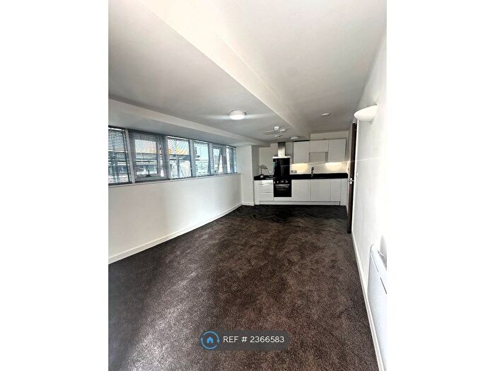 1 Bedroom Flat To Rent In The Gatehaus, Bradford, BD1