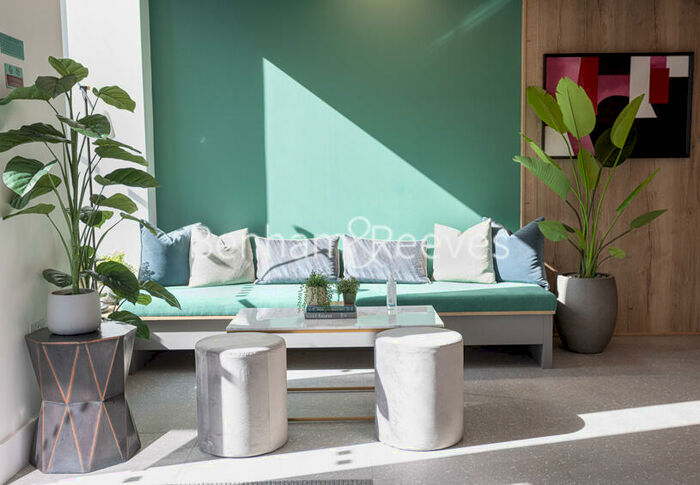 1 Bedroom Apartment To Rent In Bouchon Point, Silk District, E1