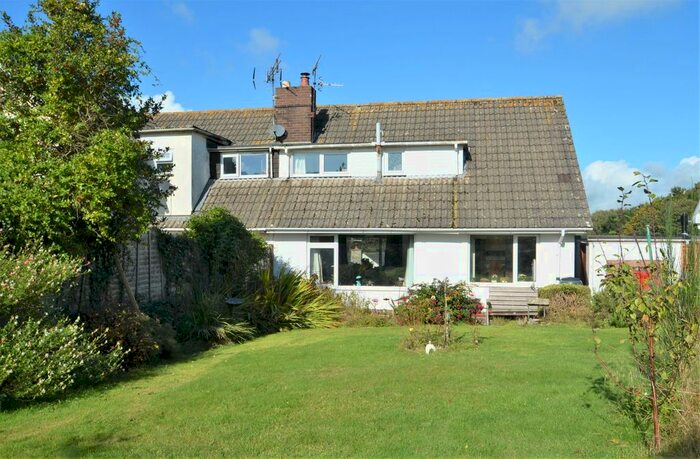 3 Bedroom Bungalow For Sale In Wellands Close, Uffculme, Cullompton, Devon, EX15