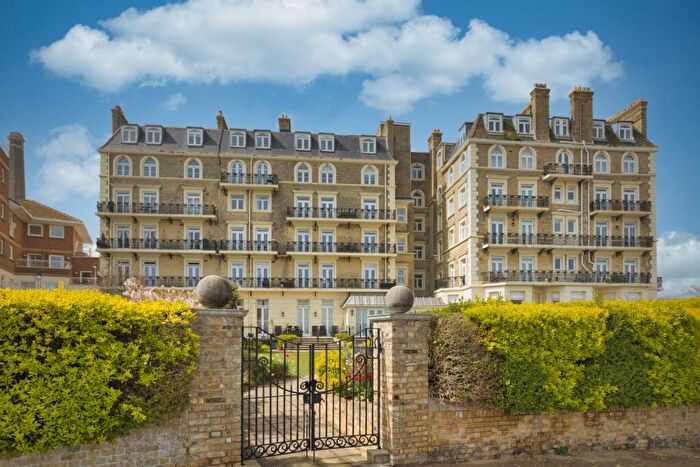 2 Bedroom Flat For Sale In Queens Road, Broadstairs, CT10