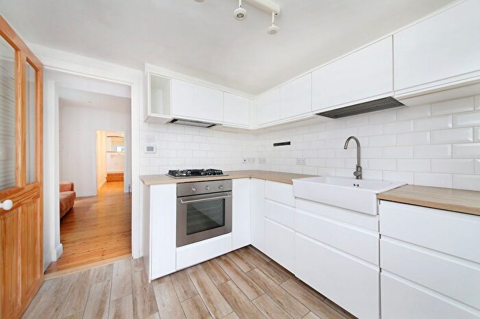 2 Bedroom Flat To Rent In Garratt Terrace, Wandsworth Common, SW17