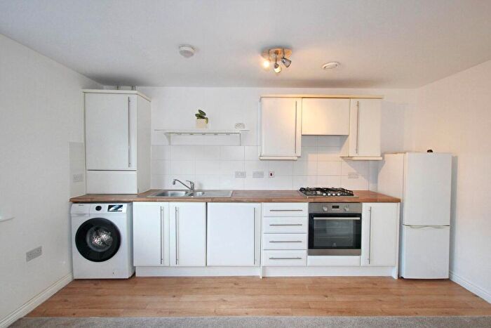 2 Bedroom Coach House To Rent In Ossulbury Lane, Aylesbury, HP19