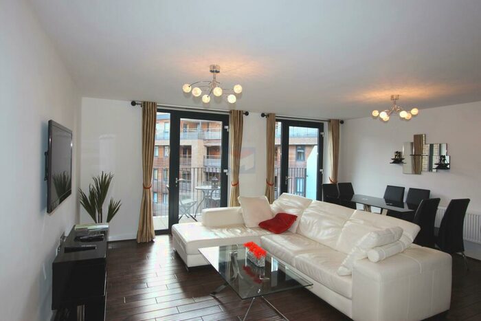 3 Bedroom Apartment To Rent In Albatross Way, Canada Water, London, SE16