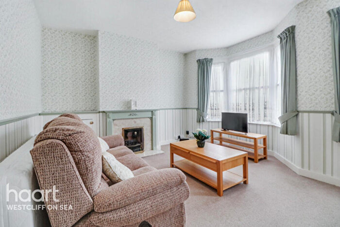 1 Bedroom Flat For Sale In Rochford Avenue, Southend-On-Sea, SS0