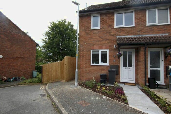2 Bedroom Property To Rent In Queintin Road, Swindon, SN3