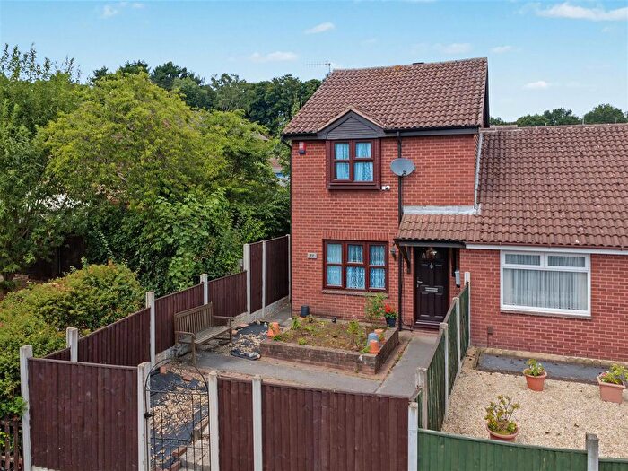 3 Bedroom Semi-Detached House For Sale In Bewcastle Road, Nottingham, NG5