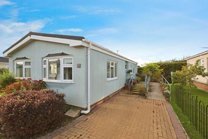 2 Bedroom Park Home For Sale In Mill Road, Hailsham, BN27