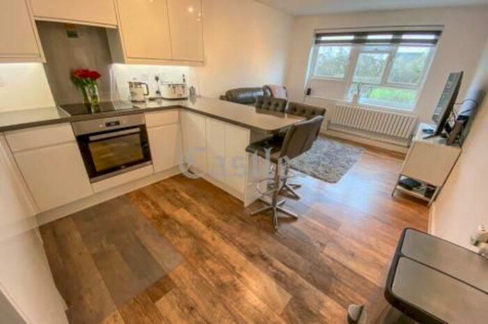 2 Bedroom Flat To Rent In Stanford Court, Waltham Abbey, EN9