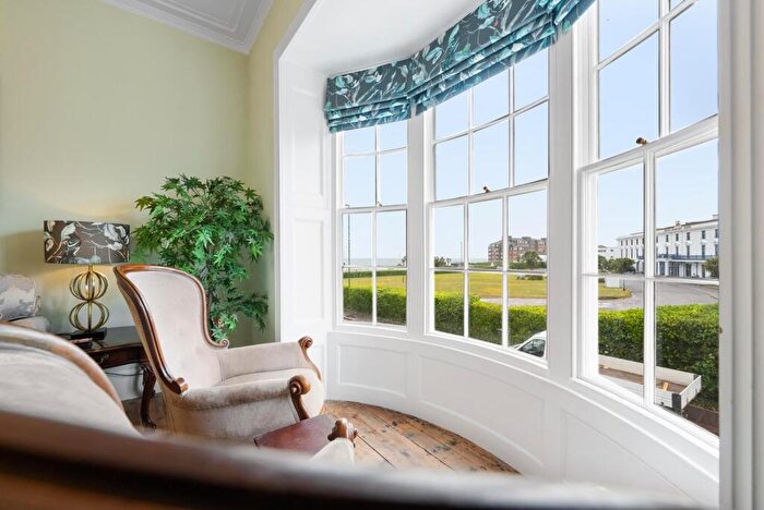 2 Bedroom Flat For Sale In West Street, PO21