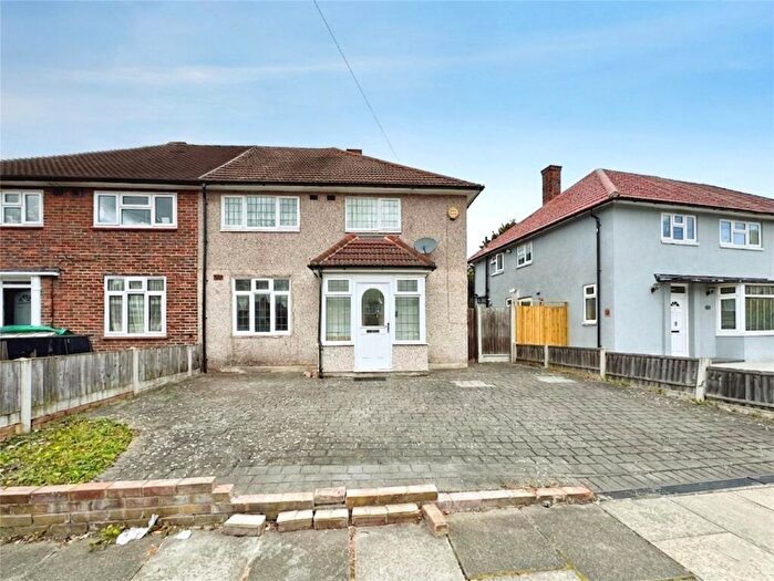 3 Bedroom Semi Detached House For Sale In Restons Crescent, London, SE9