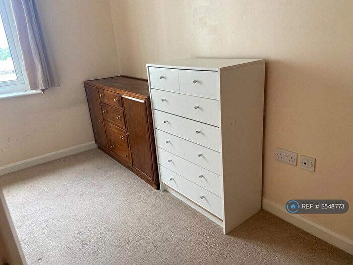 2 Bedroom Flat To Rent In Foundry Court, Slough, SL2