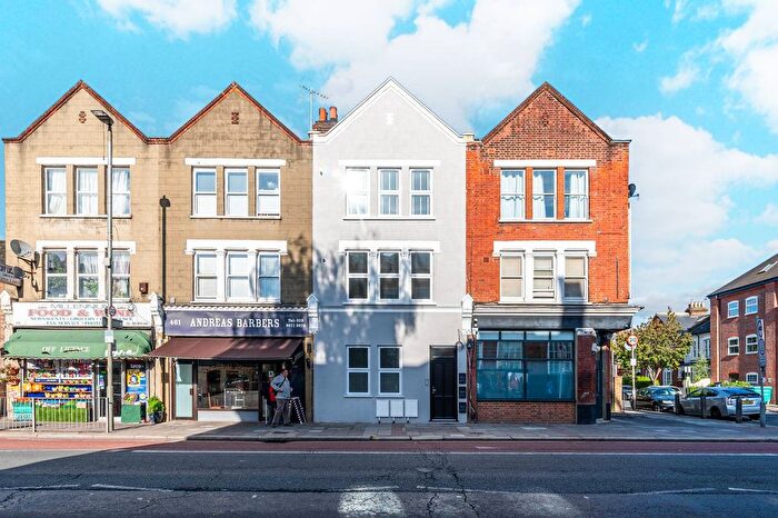 2 Bedroom Flat To Rent In Garratt Lane, Earlsfield, SW18