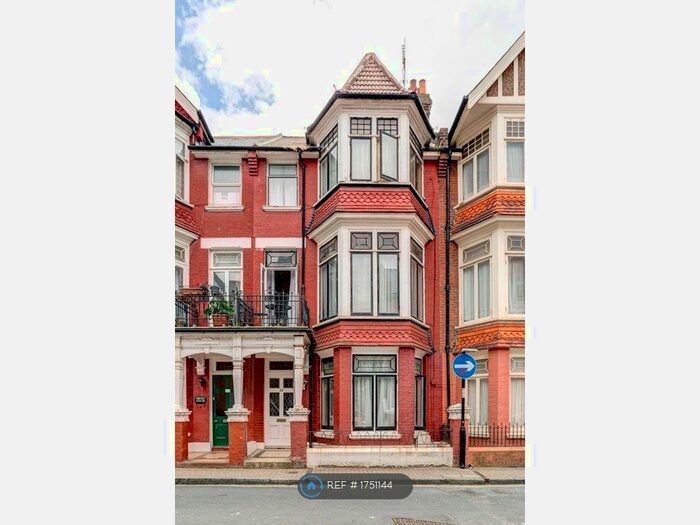 1 Bedroom Flat To Rent In Elms Avenue, Eastbourne, BN21