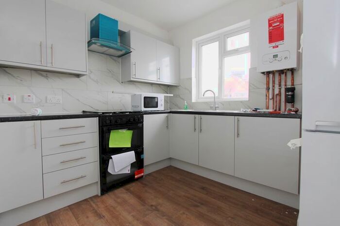 3 Bedroom Flat To Rent In Durdans Road, Southall, UB1