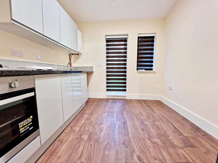 Flat To Rent In Brownswood Road, N4