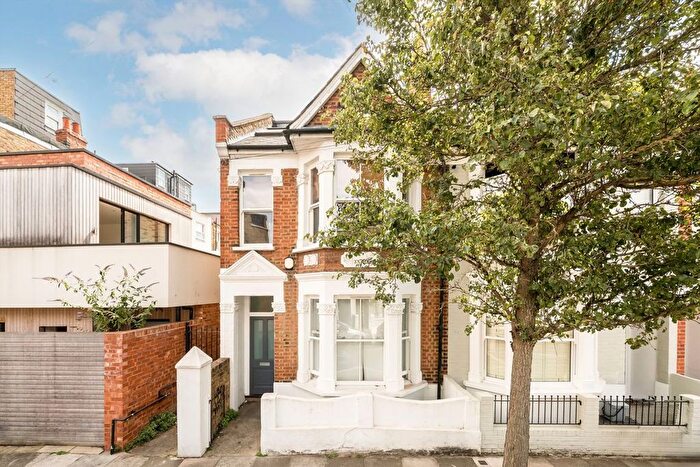 2 Bedroom Flat To Rent In Rowallan Road, Munster Village, London, SW6