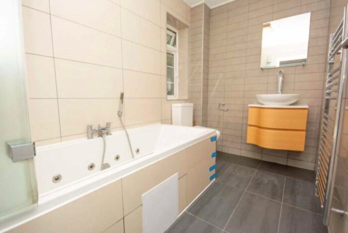 1 Bedroom Flat To Rent In Finchley Lane, London, NW4