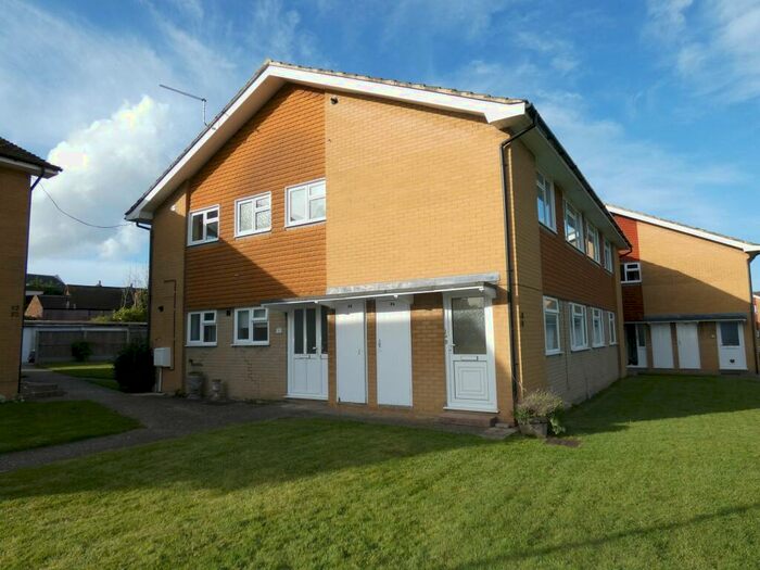 2 Bedroom Flat To Rent In Glebe Way, Whitstable, CT5