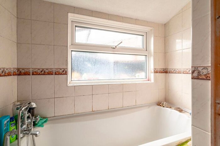 3 Bedroom Terraced House For Sale In Carlton Road, Lowestoft, NR33