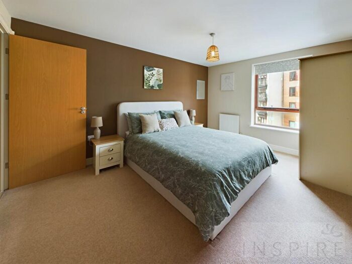 2 Bedroom Flat For Sale In Commonwealth Drive, Howlands Court, RH10