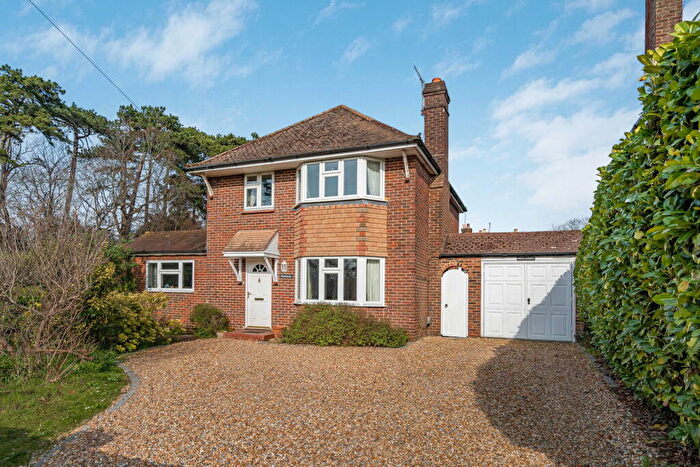 3 Bedroom Detached House For Sale In Holford Road, Merrow, GU1