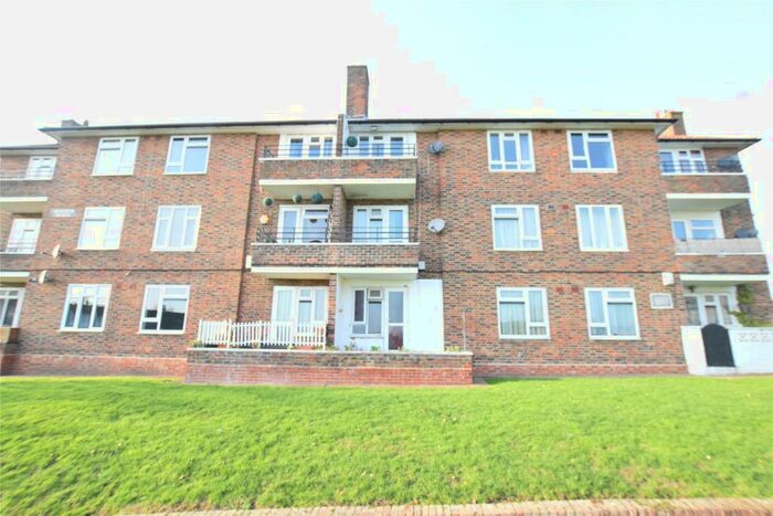 1 Bedroom Apartment To Rent In Morpeth House, Harold Hill, RM3