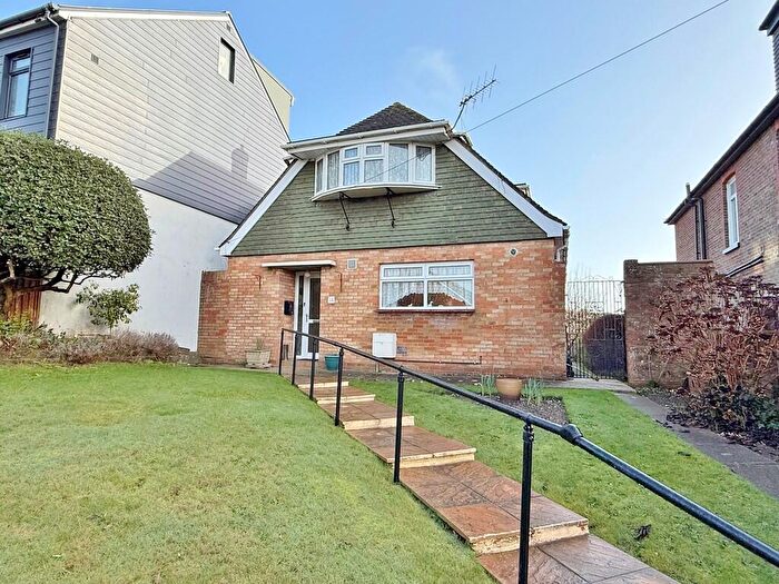 3 Bedroom Detached Bungalow For Sale In Drayton Lane, Drayton, PO6