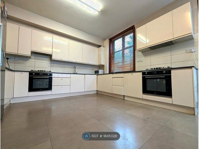 6 Bedroom Semi-Detached House To Rent In The Drive, London, NW11